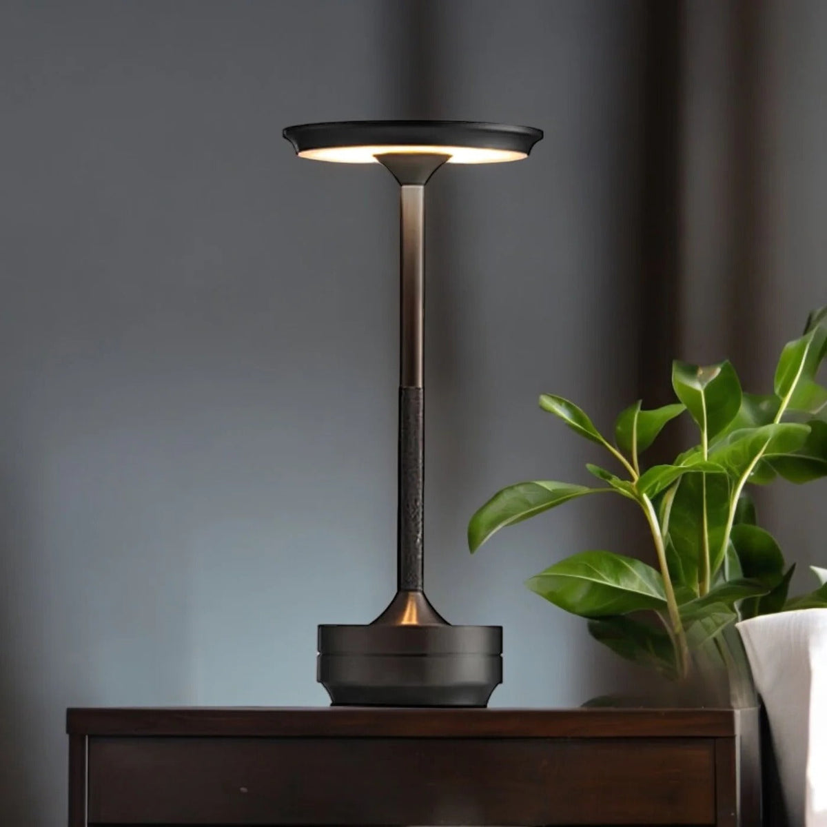 Belro cordless table lamp with touch control featuring modern Nordic design, ideal for stylish night lighting.