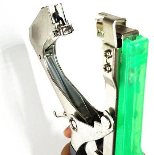 Belro plant strappers for outdoor gardening, flexible green ties for supporting and securing plants in home and garden settings.