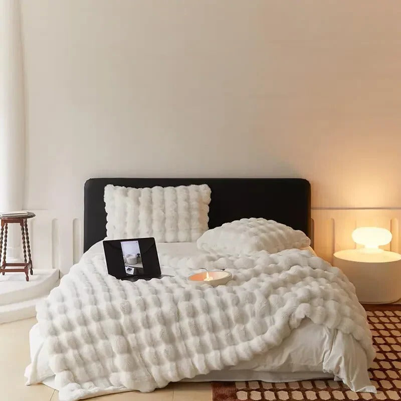 Belro multi-season blanket with cozy plaid design, perfect for home bedding and versatile for all-season comfort.