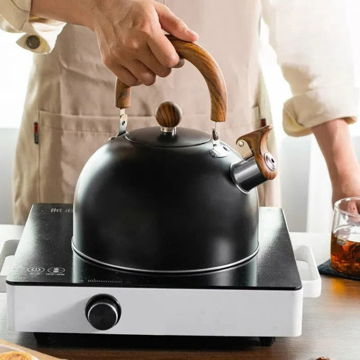 Belro whistling kettle for hot drinks, featuring a classic design and stainless steel finish, ideal for kitchen and dining use