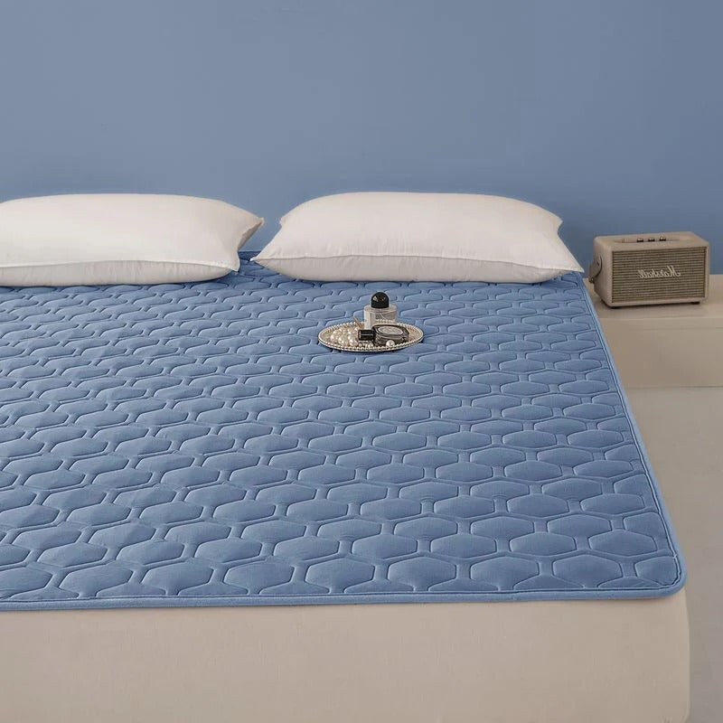 Belro cooling mattress pad on bed showing its soft, breathable fabric and fitted edges for a comfortable, temperature-regulating sleep.