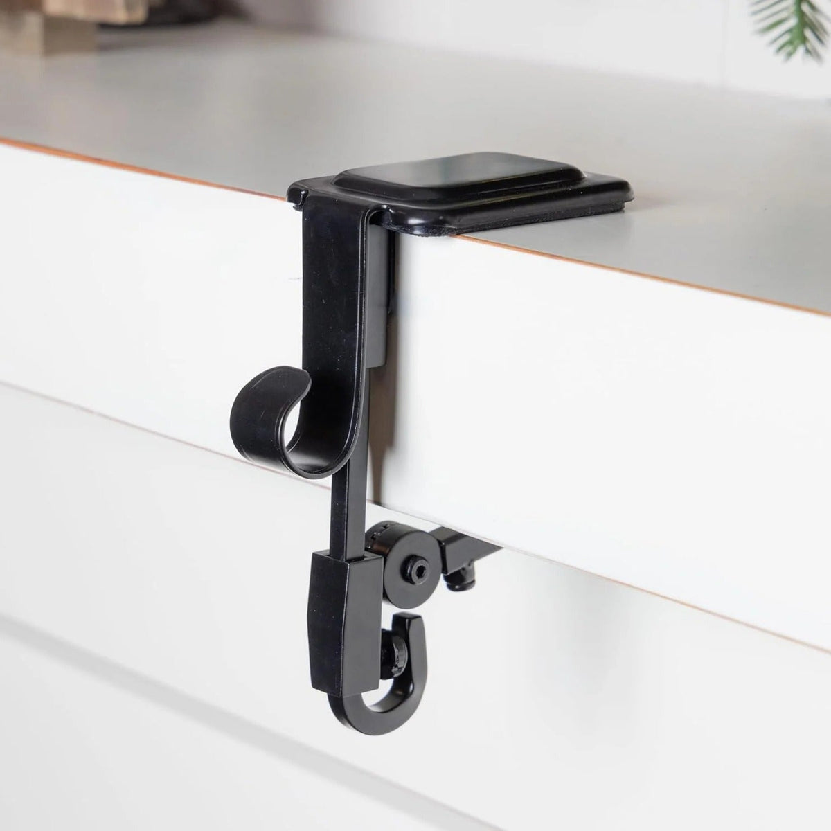 Belro adjustable fireplace stocking and garland hanger set, suitable for holiday decor, featuring sturdy metal hooks and elegant design.