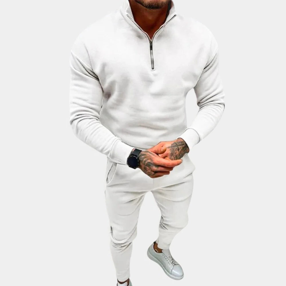 Men's Belro jogging suit in soft, comfortable sleepwear clothing, featuring a stylish top and matching pants for relaxed lounging.
