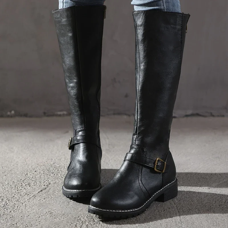 Belro elegant leather women's boots with a sleek design, perfect for casual or formal occasions, shown in black.