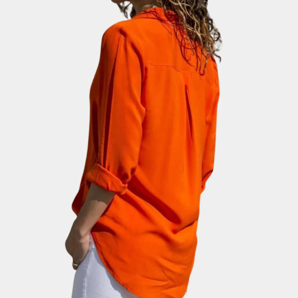 Belro comfortable women's shirt, casual clothing for women, soft fabric and relaxed fit, displayed on a model.