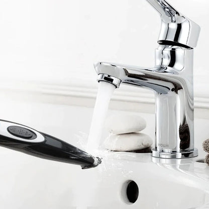 Belro electric pet grooming trimmer with hair accessories for grooming pets, shown in a close-up image.