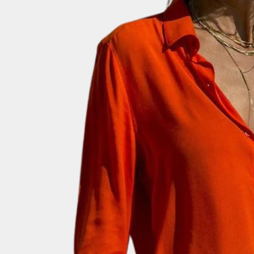 Comfortable women's Belro shirt in soft fabric, featuring a relaxed fit and casual style, perfect for everyday wear.