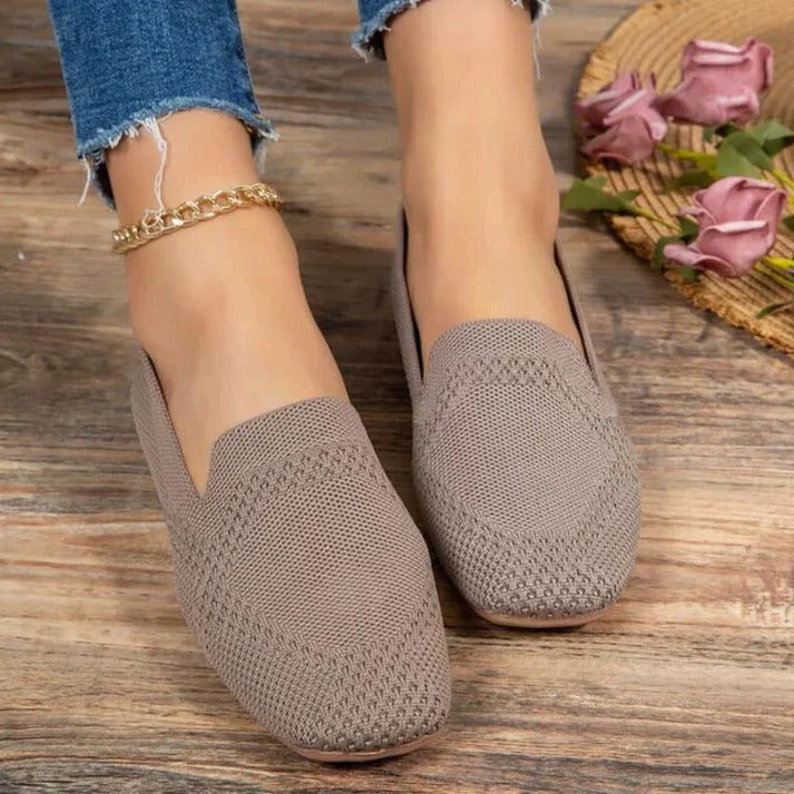 Belro women's slippers, comfortable footwear with soft fabric and supportive soles, ideal for relaxing at home.
