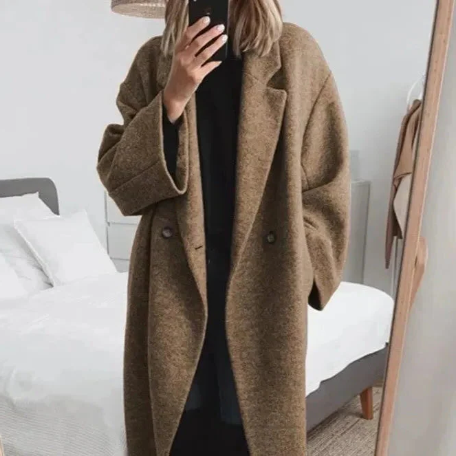 Belro oversized women's cashmere coat with lapel collar, featuring a soft, luxurious fabric and stylish relaxed fit.