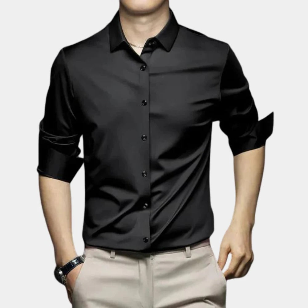 Belro men's wrinkle-free shirt, timeless design, in classic fabric, displayed on a hanger with a collar and button-down front.
