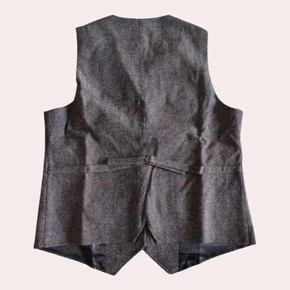 Belro stylish men's vest in neutral color, showcasing a fitted sleeveless design with a V-neck and button closure.