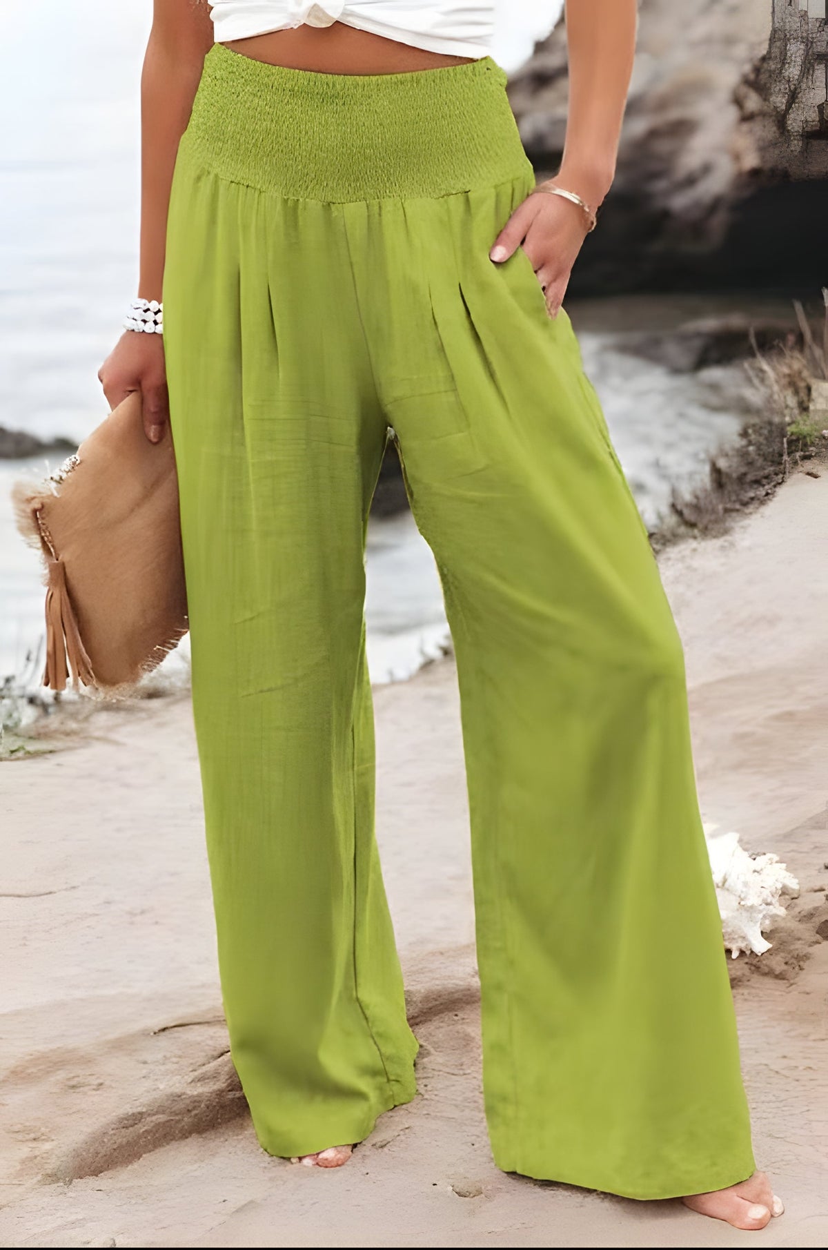 Light beige linen trousers for women by Belro, relaxed fit with a high waist, shown on a model. Comfortable and stylish clothing.