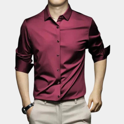Belro men's wrinkle-free shirt displayed on a hanger, showcasing a classic, smooth fabric ideal for professional or casual wear.