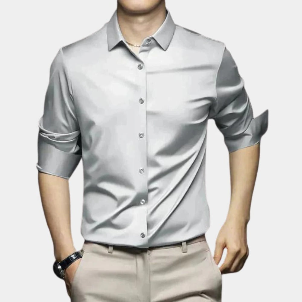 Belro men's wrinkle-free shirt, timeless design, in classic fabric, showing a front view with collar and buttons.