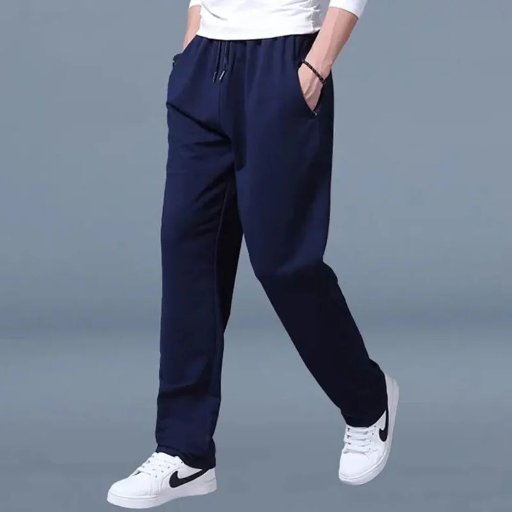 Men's Belro jogging pants in black with side pockets, made from comfortable athletic fabric, suitable for running or casual wear.