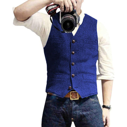 Men's stylish Belro vest in a modern design, featuring a sleek fabric and tailored fit for versatile casual or formal wear.