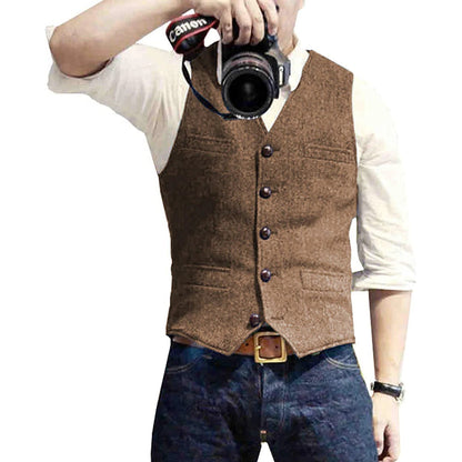 Belro men's stylish vest made of sleek fabric, featuring a tailored fit and classic design for versatile wardrobe addition.