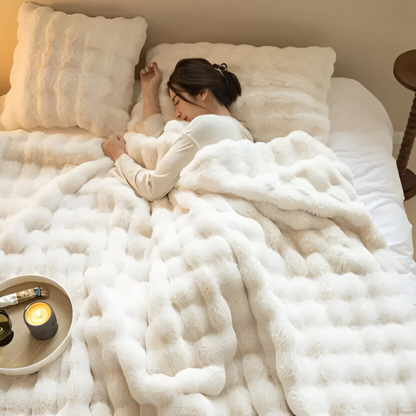 Belro all-season blanket with elegant pattern, soft and cozy bedding throw for home decor and comfort.
