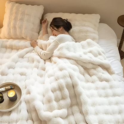 Belro all-season blanket with elegant pattern, soft and cozy bedding throw for home decor and comfort.