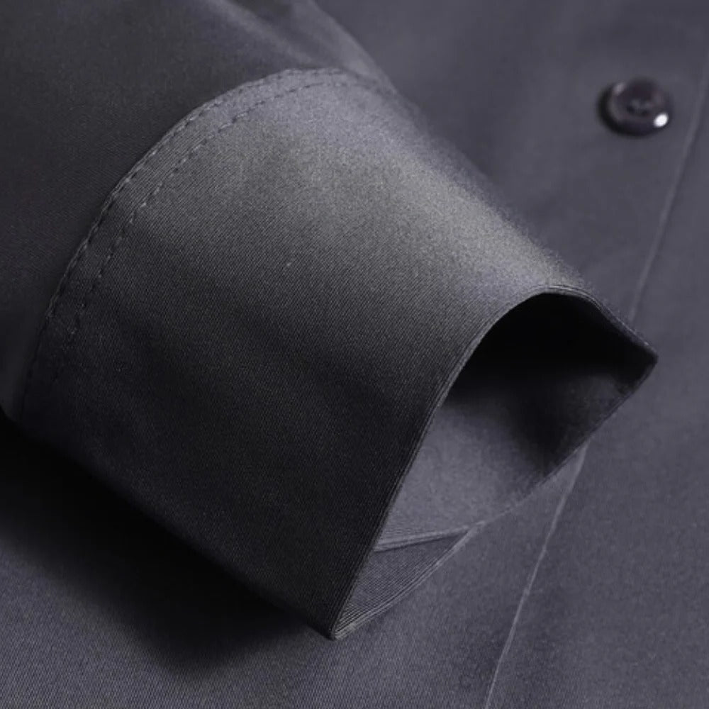 Belro men's wrinkle-free shirt featuring a classic fit and button-down collar, displayed on a hanger.