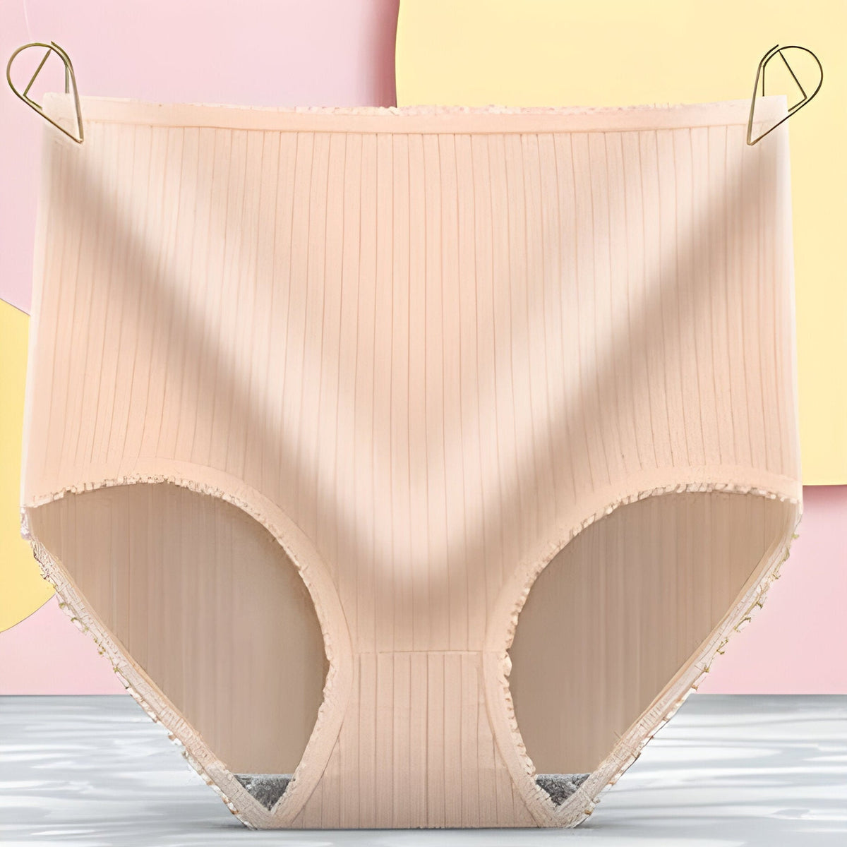 Belro leak-free women's underwear in soft, breathable fabric, designed for comfort and protection.