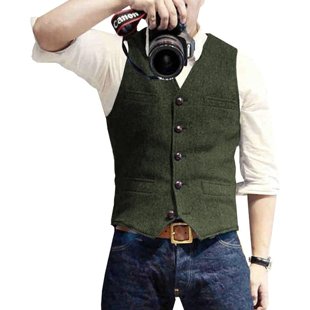 Belro stylish men's vest made of lightweight fabric, featuring a classic design and button closure, perfect for casual or formal wear.