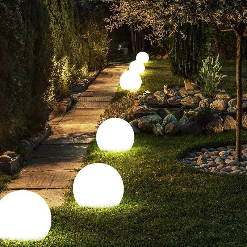 Wireless Belro outdoor globe light with 16-color LED sphere, weatherproof accessory suitable for umbrellas and outdoor spaces.