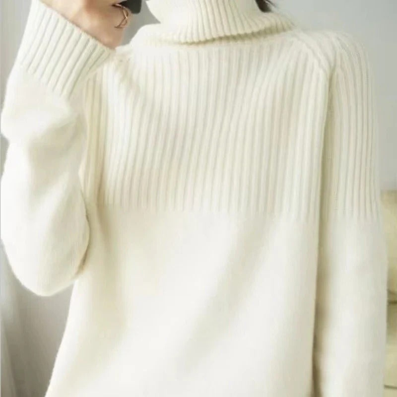 Belro women's cashmere turtleneck sweater in soft beige, featuring a cozy fit and classic design for stylish warmth.