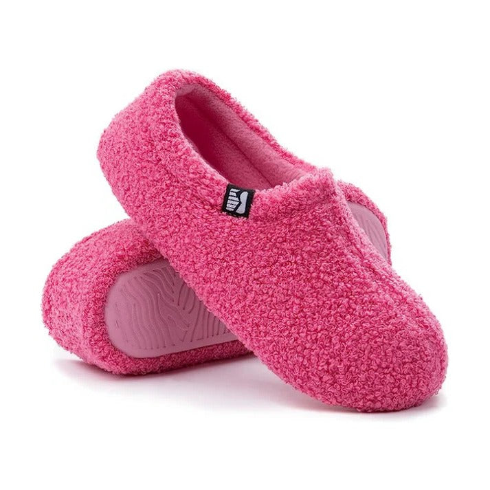 Belro fleeced closed-back indoor slipper with soft lining and cushioned sole, designed for cozy indoor footwear comfort.
