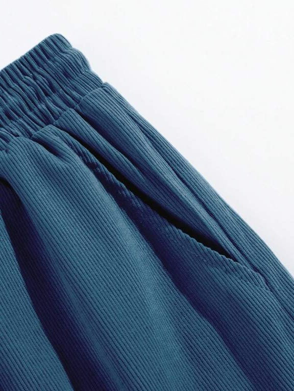 Men's Belro corduroy leisure shorts in a relaxed fit, featuring a soft texture and casual style for comfortable wear.