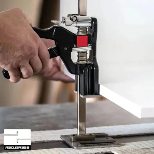 Belro hand jack for universal use, featuring a sturdy metal frame and ergonomic handle for easy lifting and vehicle maintenance.