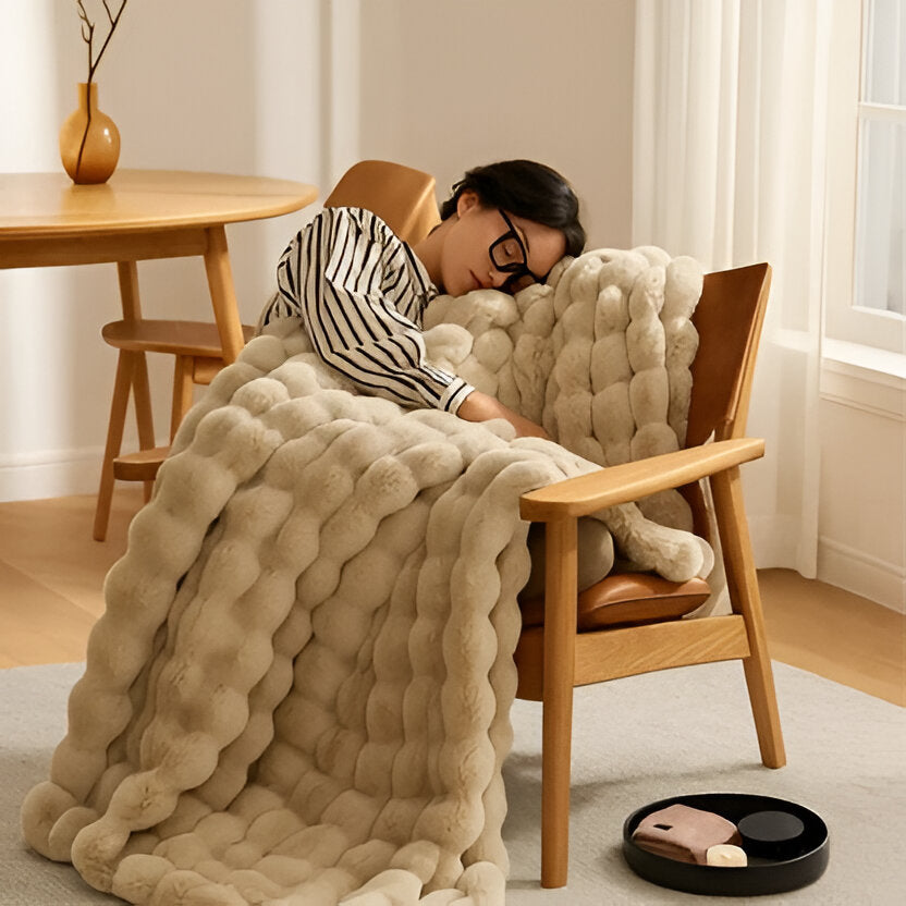 Belro all-season blanket with elegant design, cozy throw for home bedding and decorative comfort.