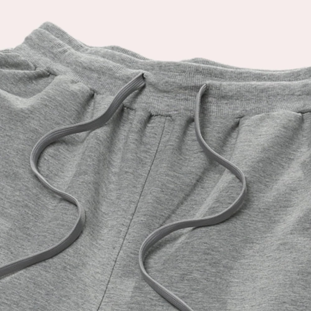 Men's Belro jogging pants in black, made from comfortable athletic fabric, featuring an elastic waistband and relaxed fit.