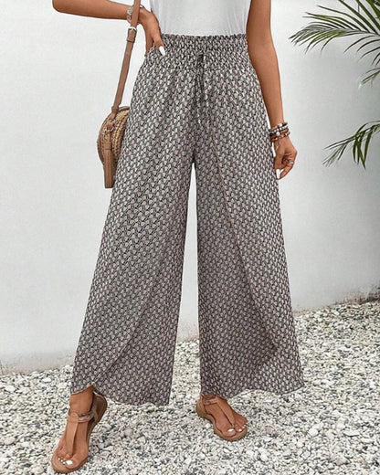 Women's Belro trousers with geometric print, stylish pants featuring a modern pattern and tailored fit.