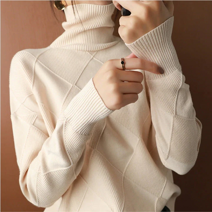 Belro knitted sweater in cozy, textured wool with a classic crew neckline and long sleeves, perfect for casual wear.