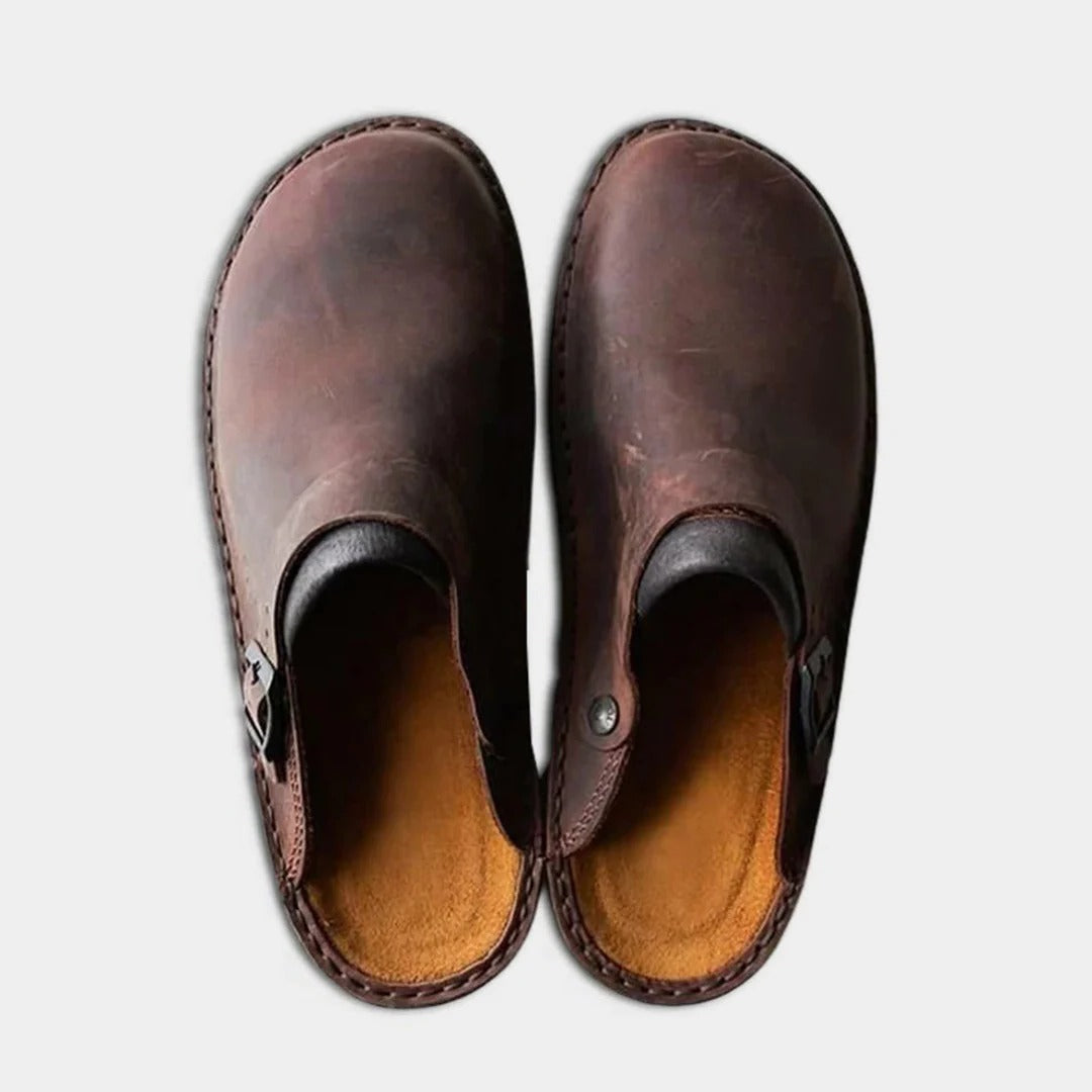 Belro men's leather slippers with soft interior and classic design, suitable for indoor comfort and casual wear.