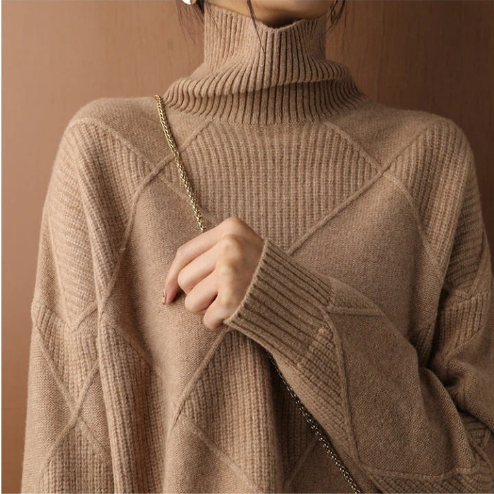 Belro knitted sweater in beige, featuring a cozy, textured knit pattern and a classic crew neck design.
