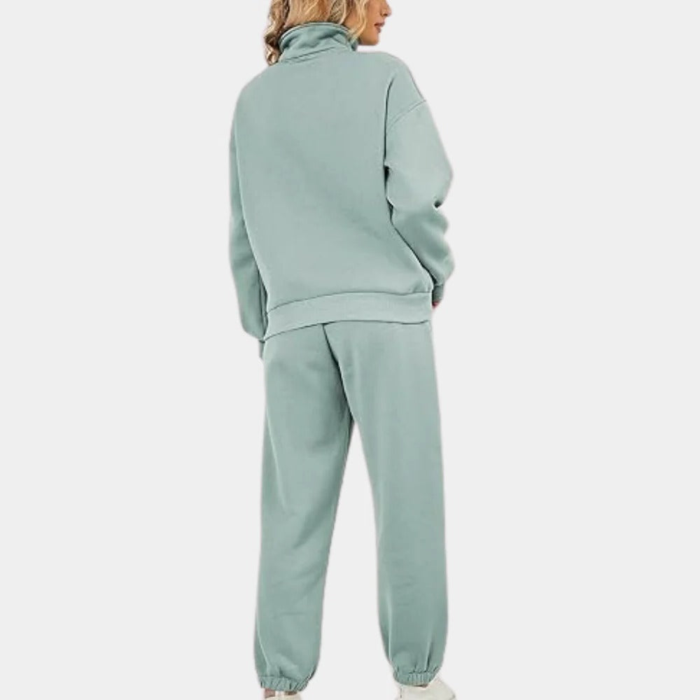 Belro women's two-piece tracksuit in soft sleepwear fabric, featuring a comfortable hoodie and matching jogger pants.