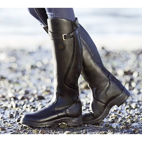 Belro waterproof thermal boots designed for outdoor activities, featuring durable waterproof material and thermal insulation.
