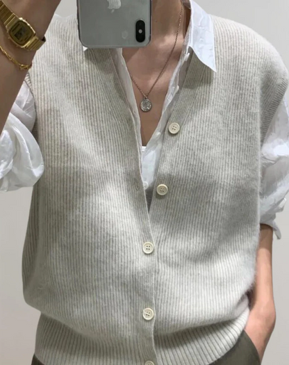 Belro casual knitted waistcoat with button placket, featuring a cozy, stylish vest in soft knit fabric for everyday wear