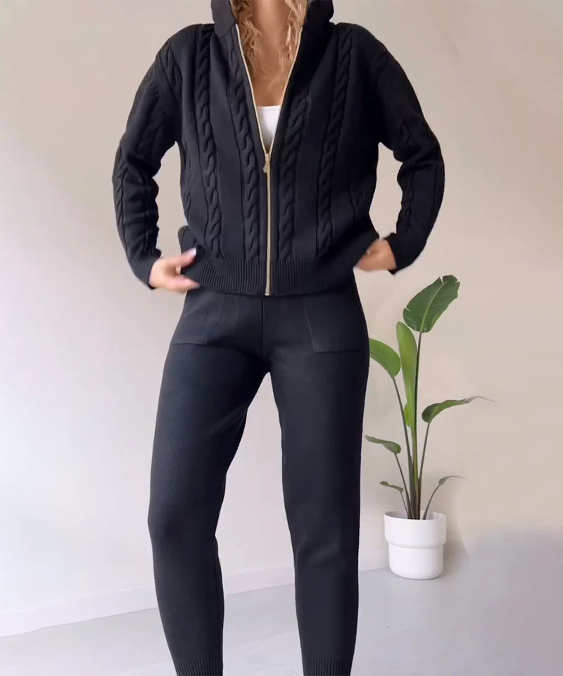 Belro two-piece winter clothing set with matching jacket and pants, suitable for cold weather and outdoor activities.