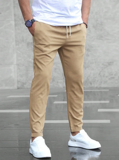 Men's Belro stretch pants in navy, featuring a slim fit, front pockets, and a comfortable elastic waistband.
