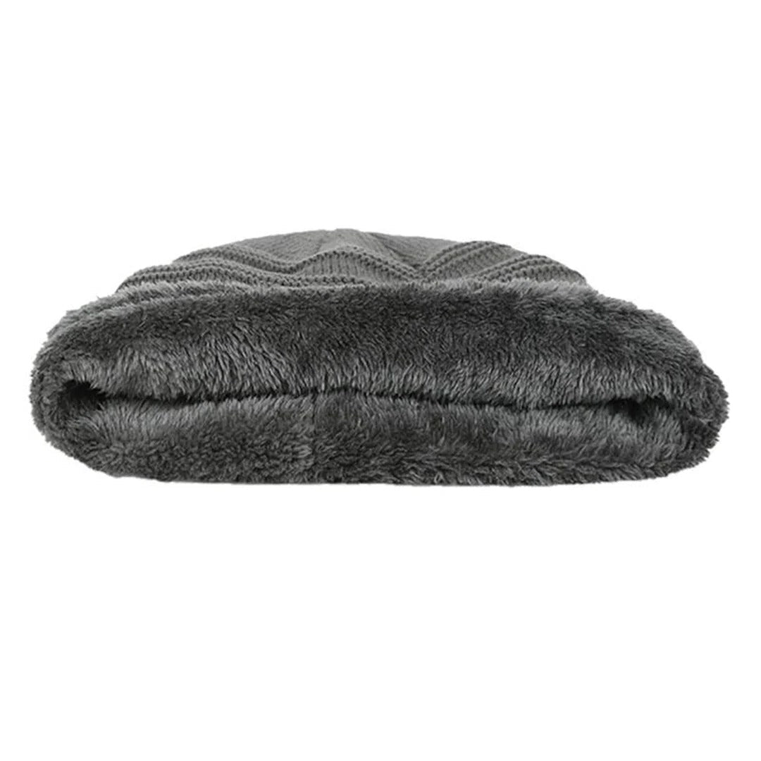 Belro warm winter hat, cozy knit winter accessories hat with a pom-pom, suitable for cold weather.