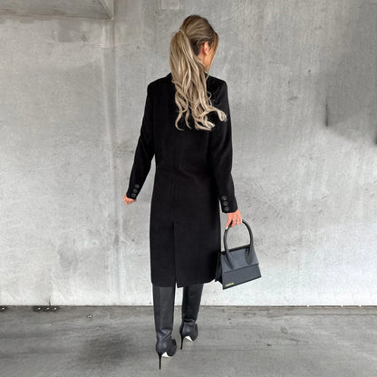 Belro women's winter coat in black, stylish and warm, with a hood and quilted design for cold weather comfort.