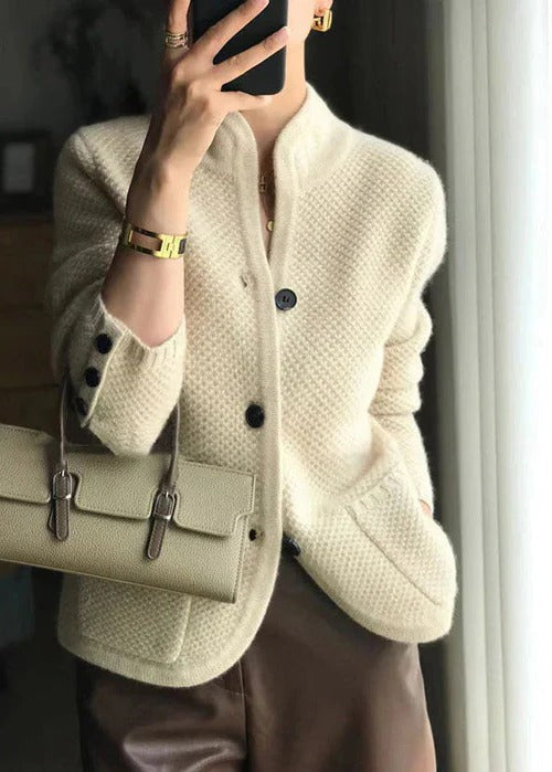 Belro automotive cardigan for cozy evenings, featuring soft fabric and classic design, perfect for relaxed, stylish comfort.