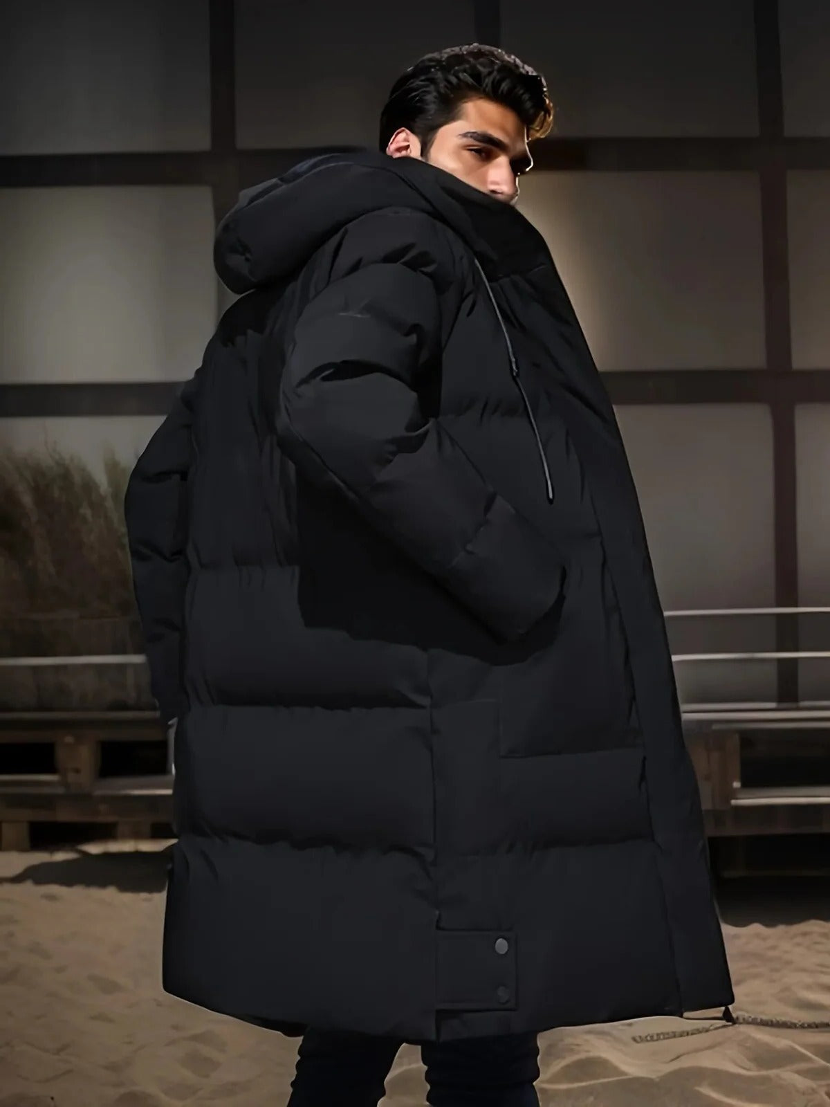Belro men's long winter jacket in waterproof and warm material, with a hood and zipper front, suitable for cold weather.
