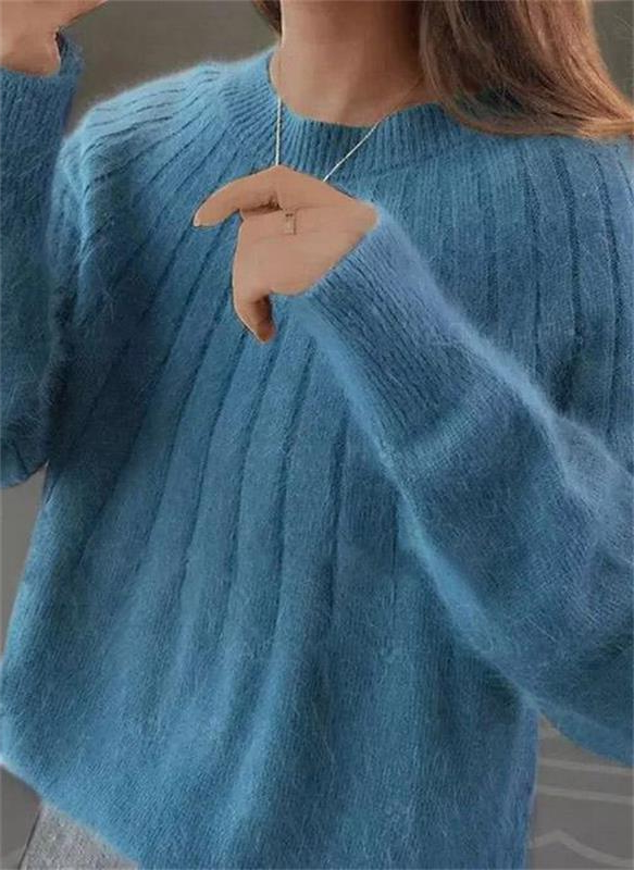 Belro women's soft cashmere knitted sweater, warm and luxurious, shown in a cozy fit with ribbed cuffs and neckline.
