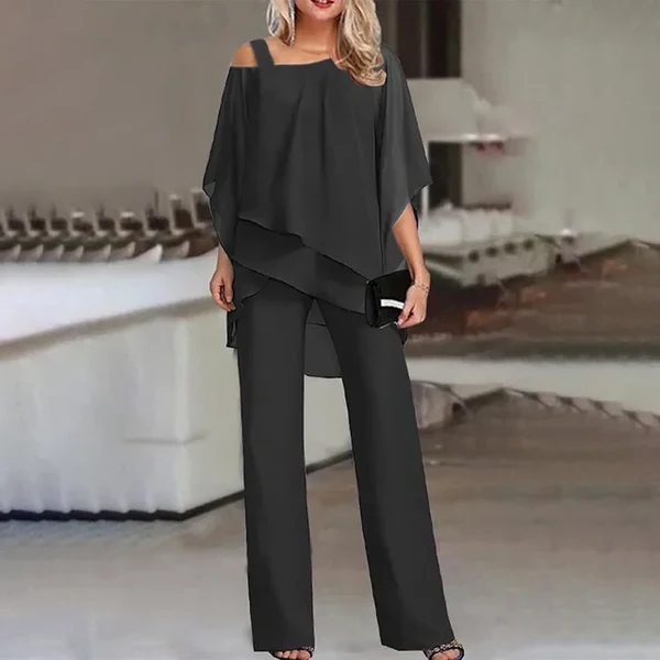 Elegant Belro clothing set featuring stylish, coordinated pieces with a sophisticated design and modern fit.