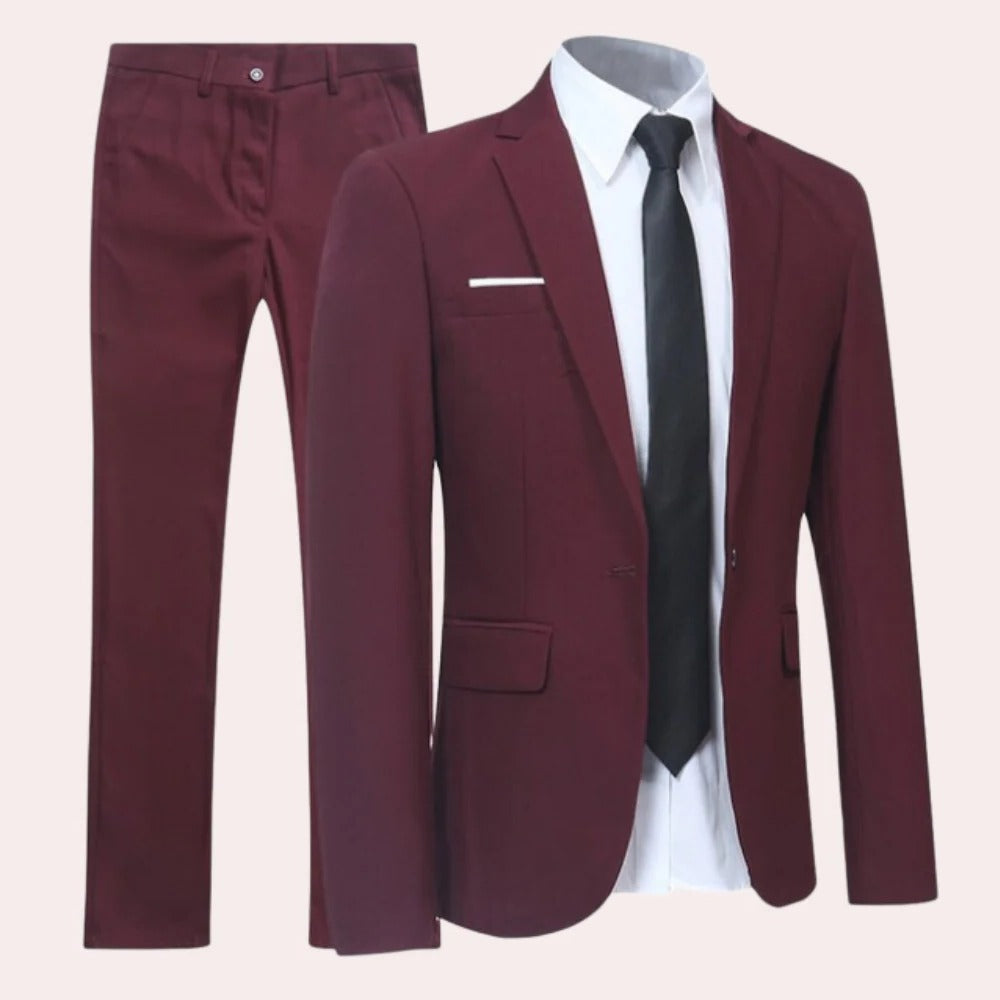 Men's Belro suit in classic style, showing the tailored jacket and matching trousers on a mannequin.