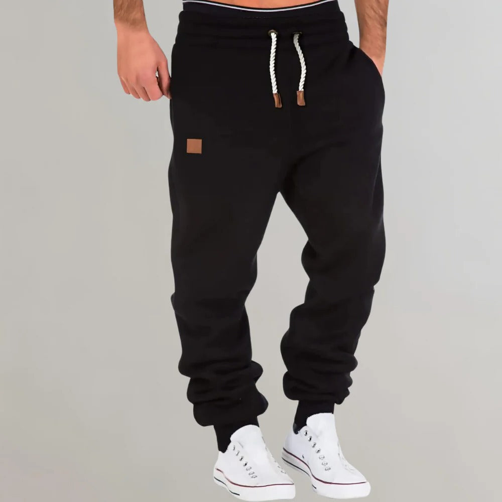 Belro men's jogging pants in black, made from comfortable activewear fabric, with elastic waistband and side pockets.